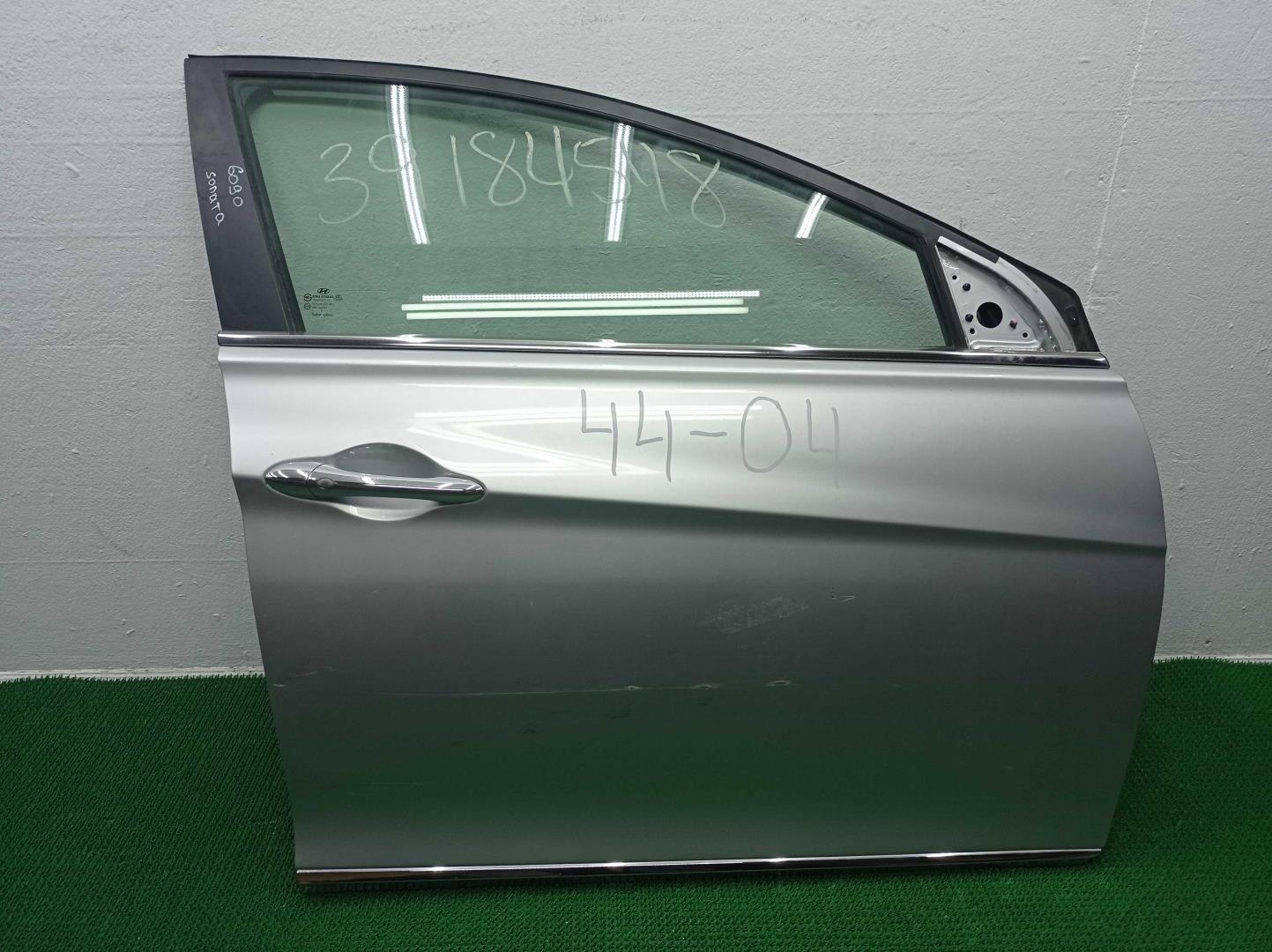 Стекло двери передней правой