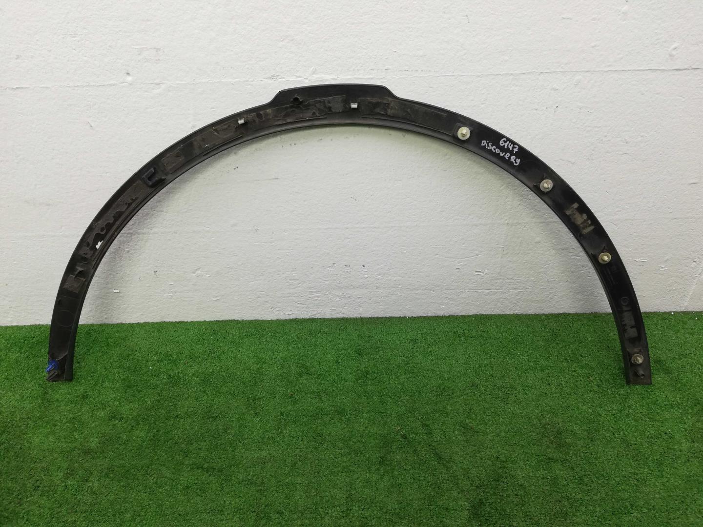 Накладка переднего крыла правого