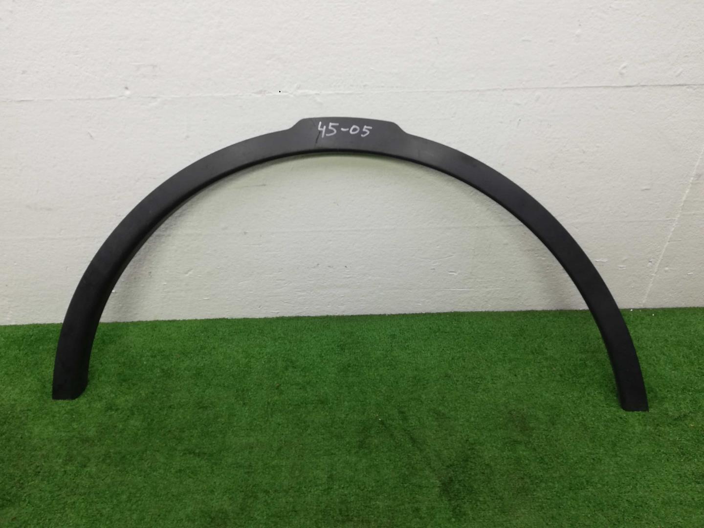 Накладка переднего крыла правого