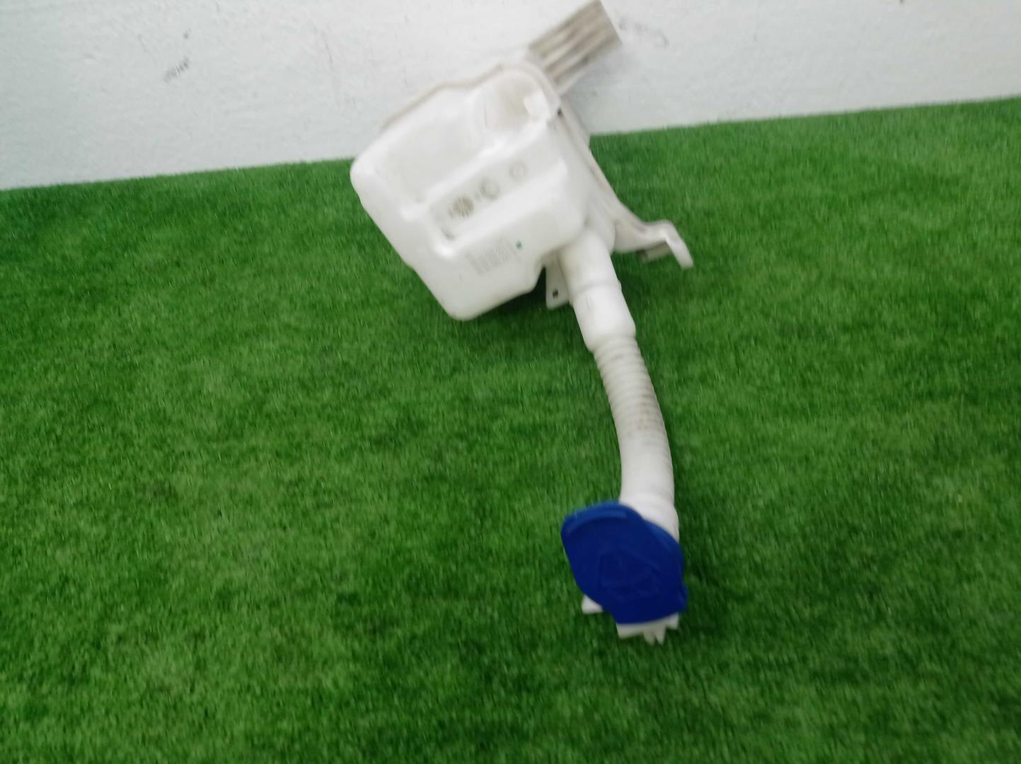 Бачок омывателя лобового стекла