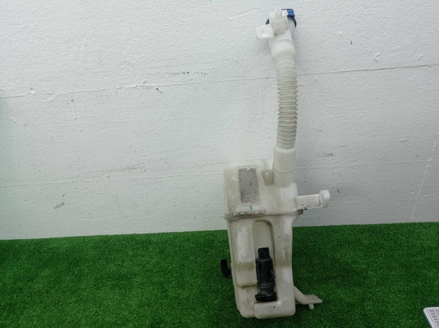 Бачок омывателя лобового стекла