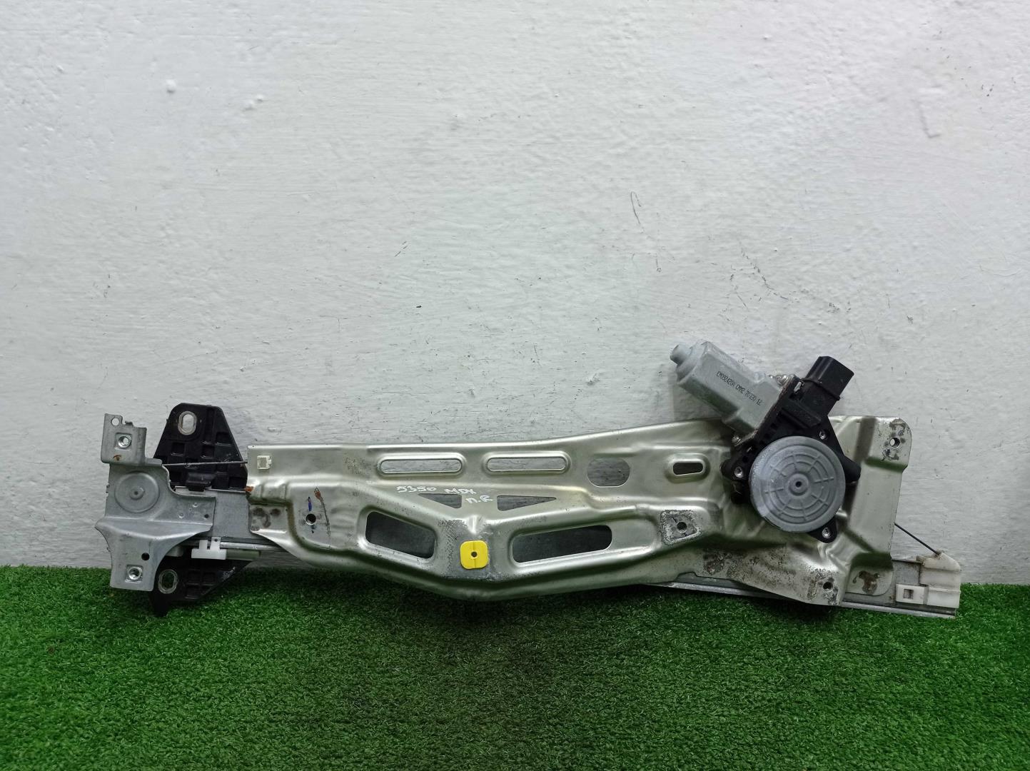 Стеклоподъемник электр. передний правый