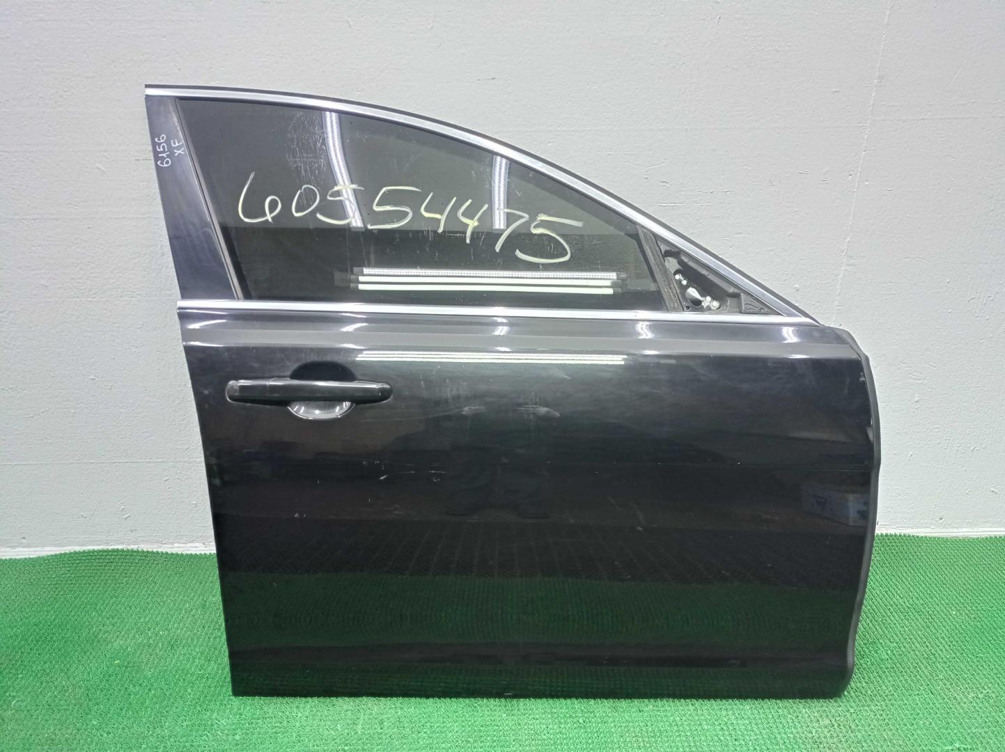 Стекло двери передней правой