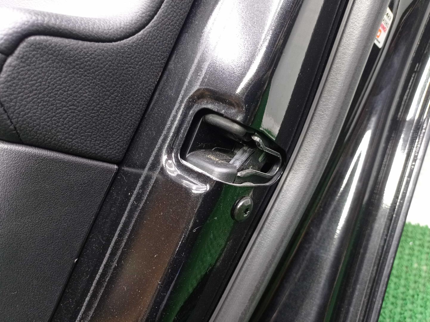 Стекло двери передней правой