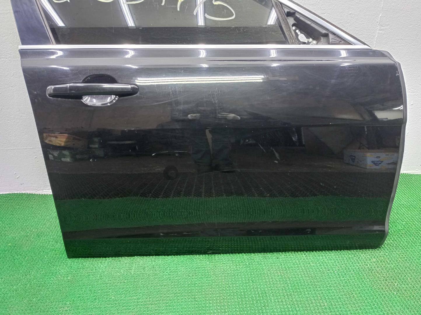 Стекло двери передней правой