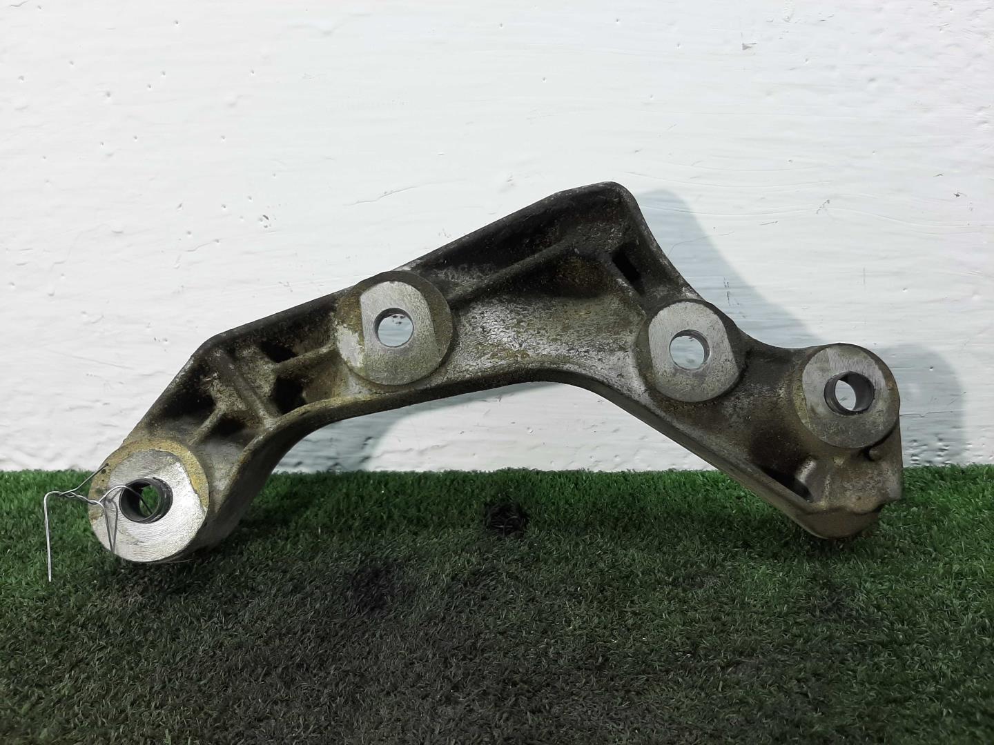 Кронштейн двигателя