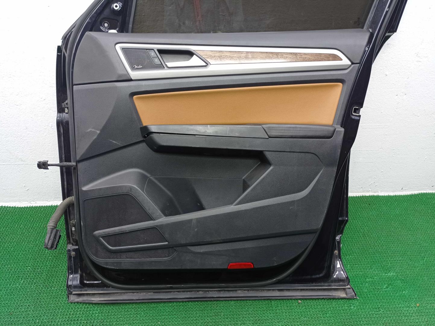 Дверь передняя правая