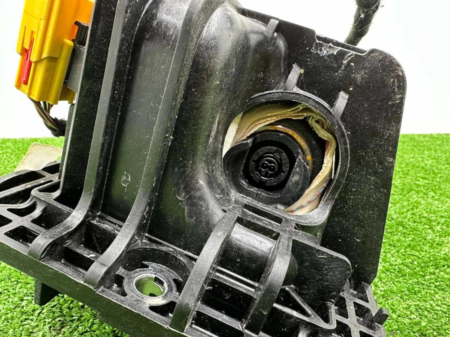 Подушка безопасности пассажирская (в торпедо)