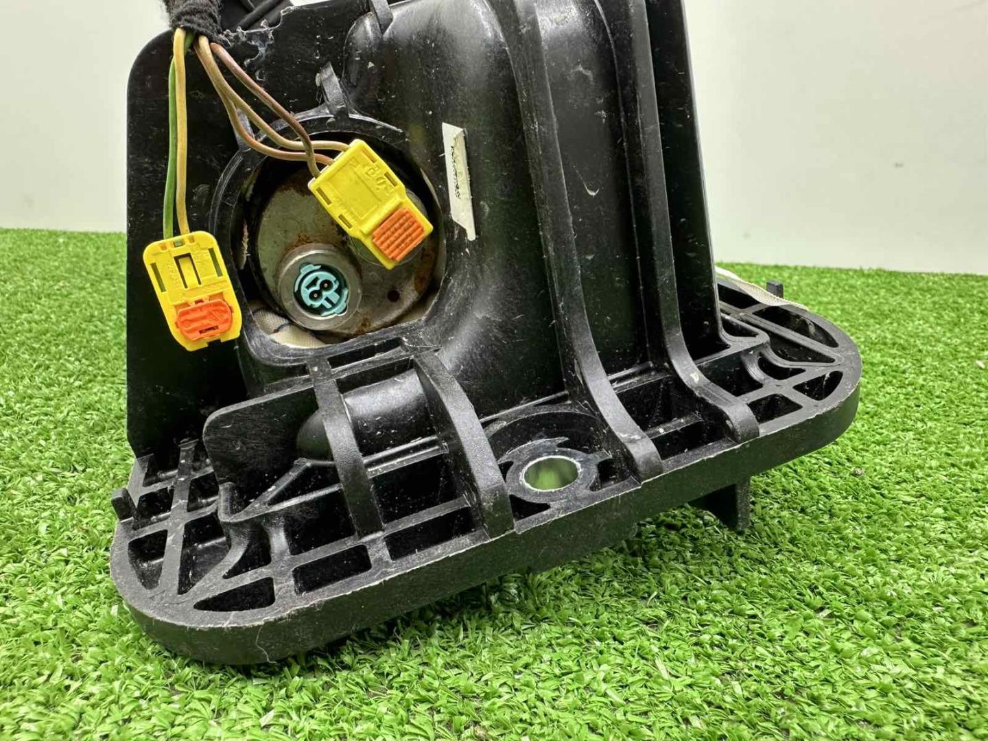 Подушка безопасности пассажирская (в торпедо)