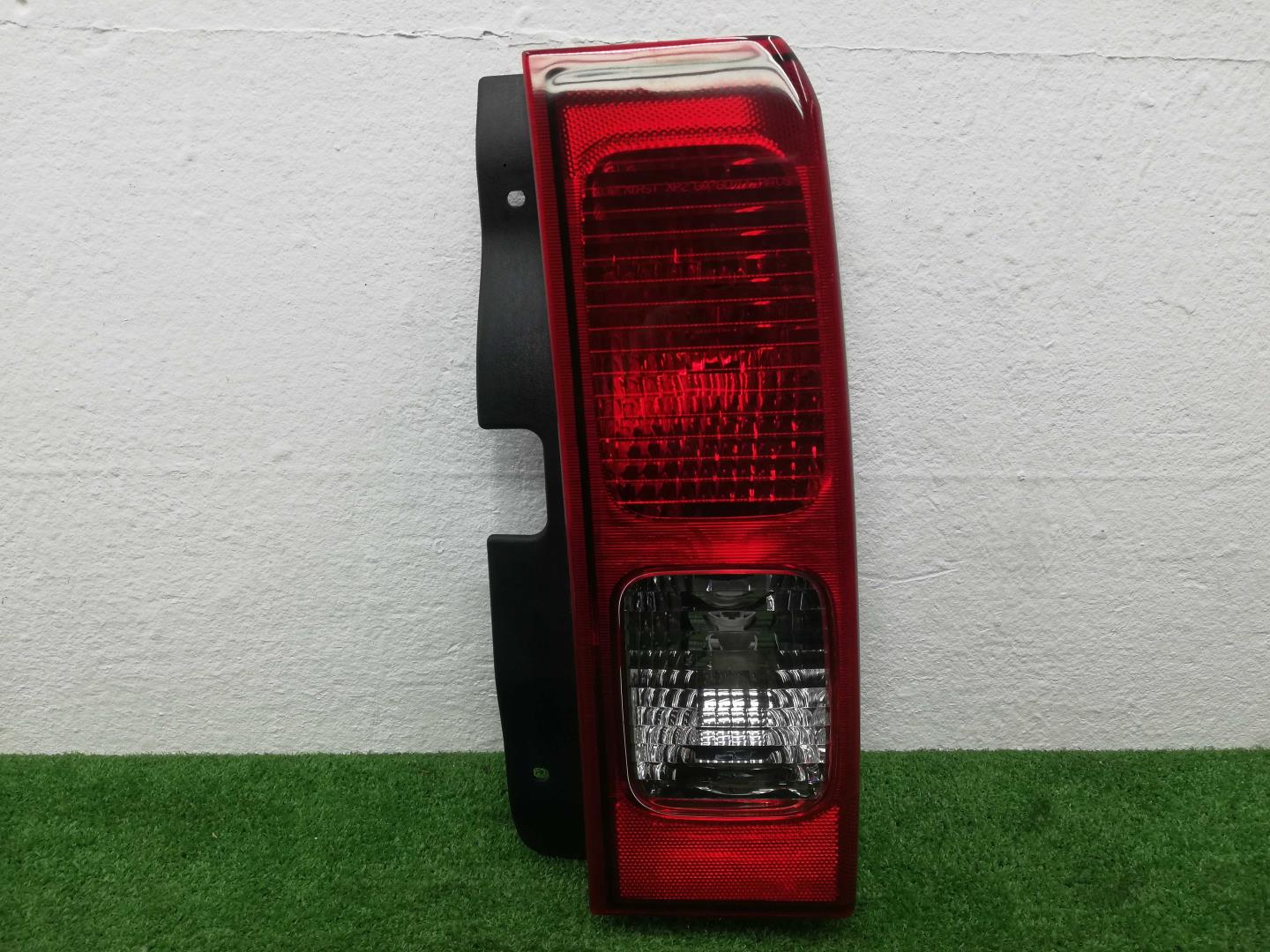 Фонарь задний наружный правый