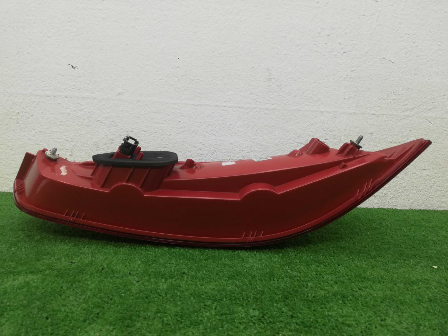 Фонарь задний внутренний правый