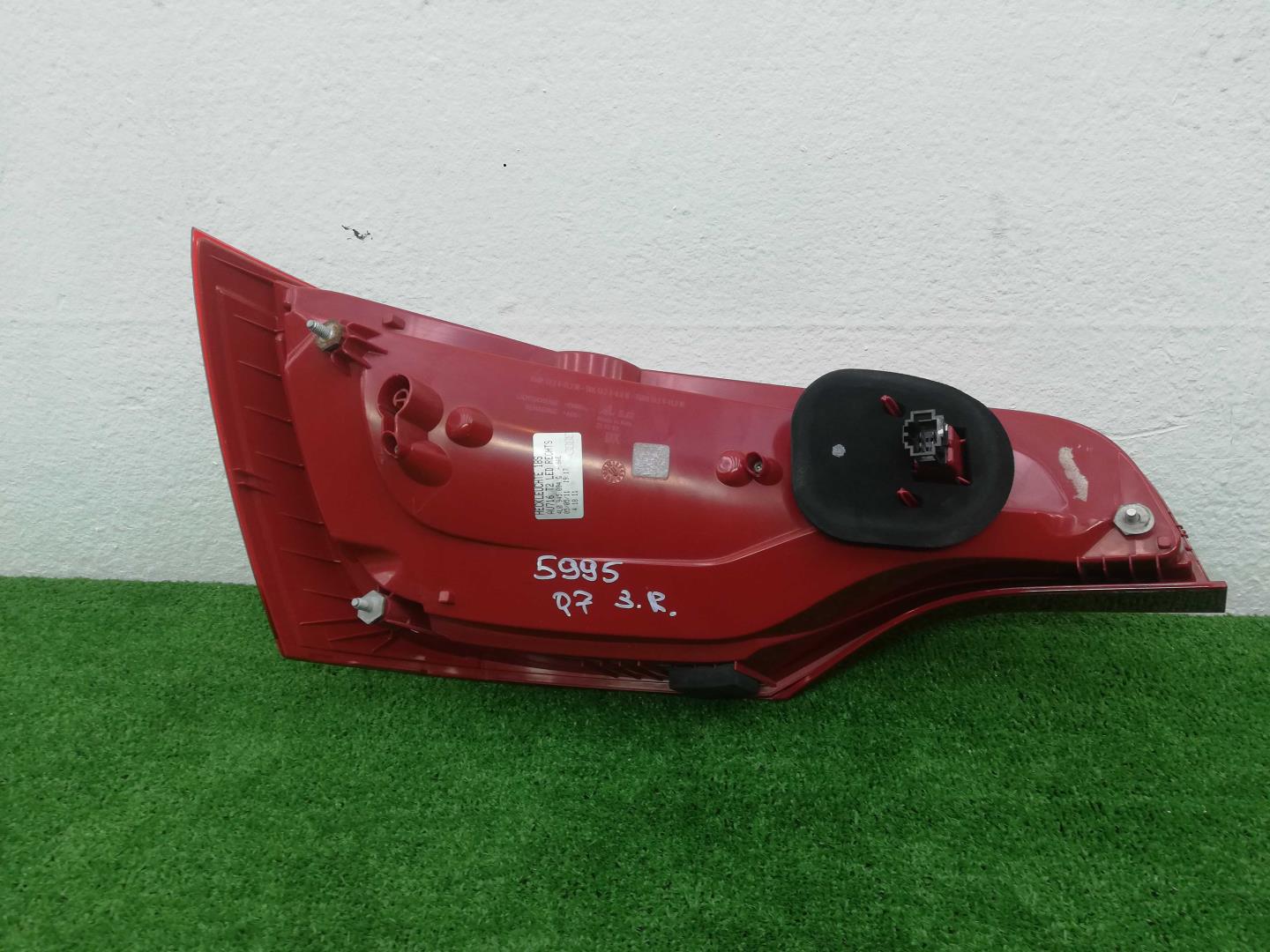 Фонарь задний внутренний правый