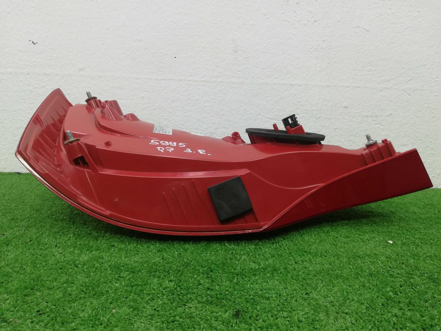 Фонарь задний внутренний правый