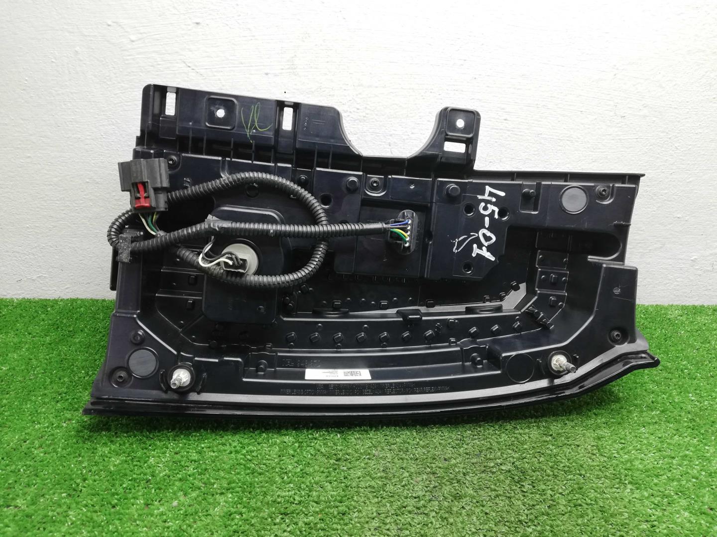 Фонарь задний наружный левый