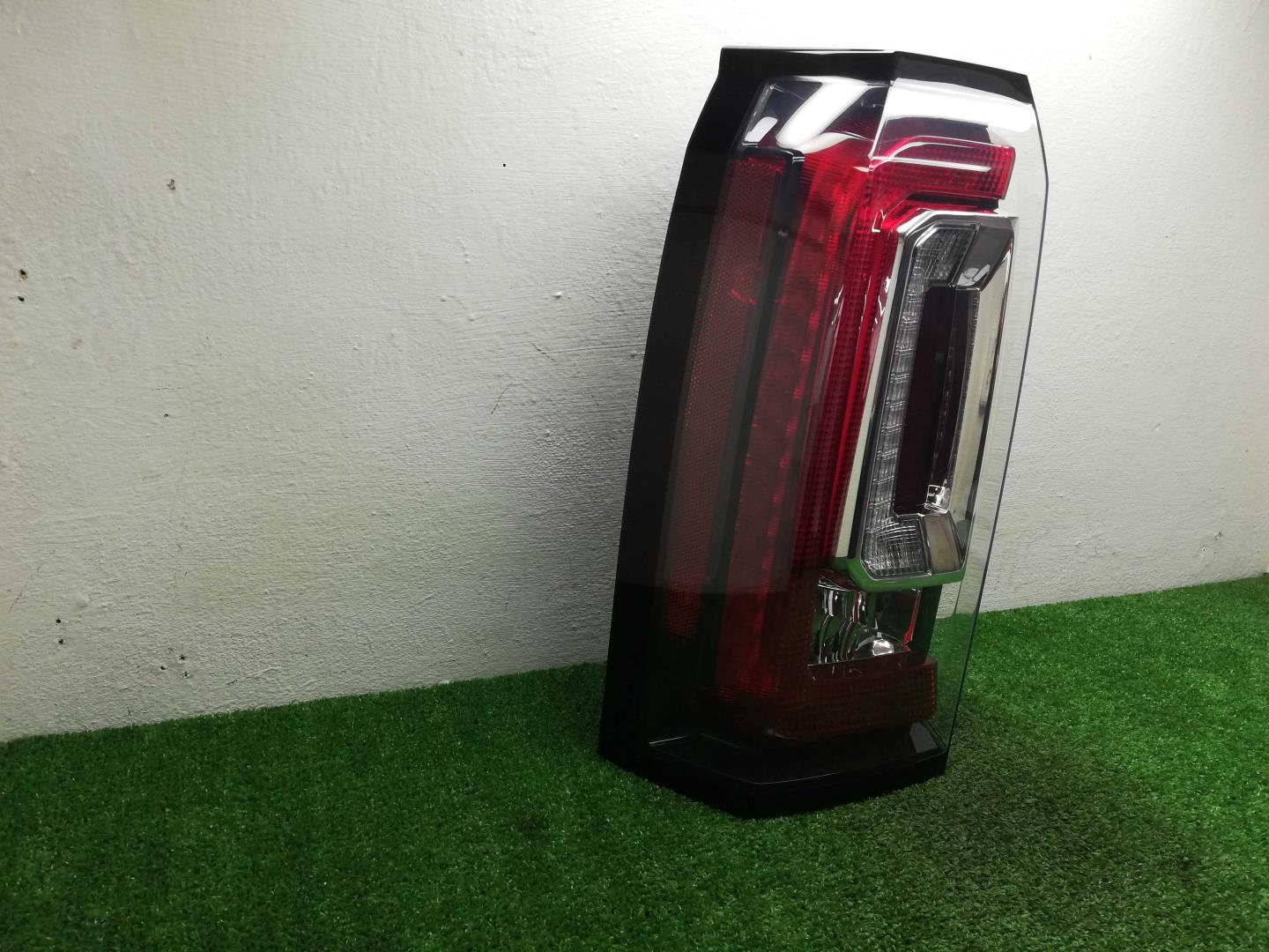 Фонарь задний наружный левый