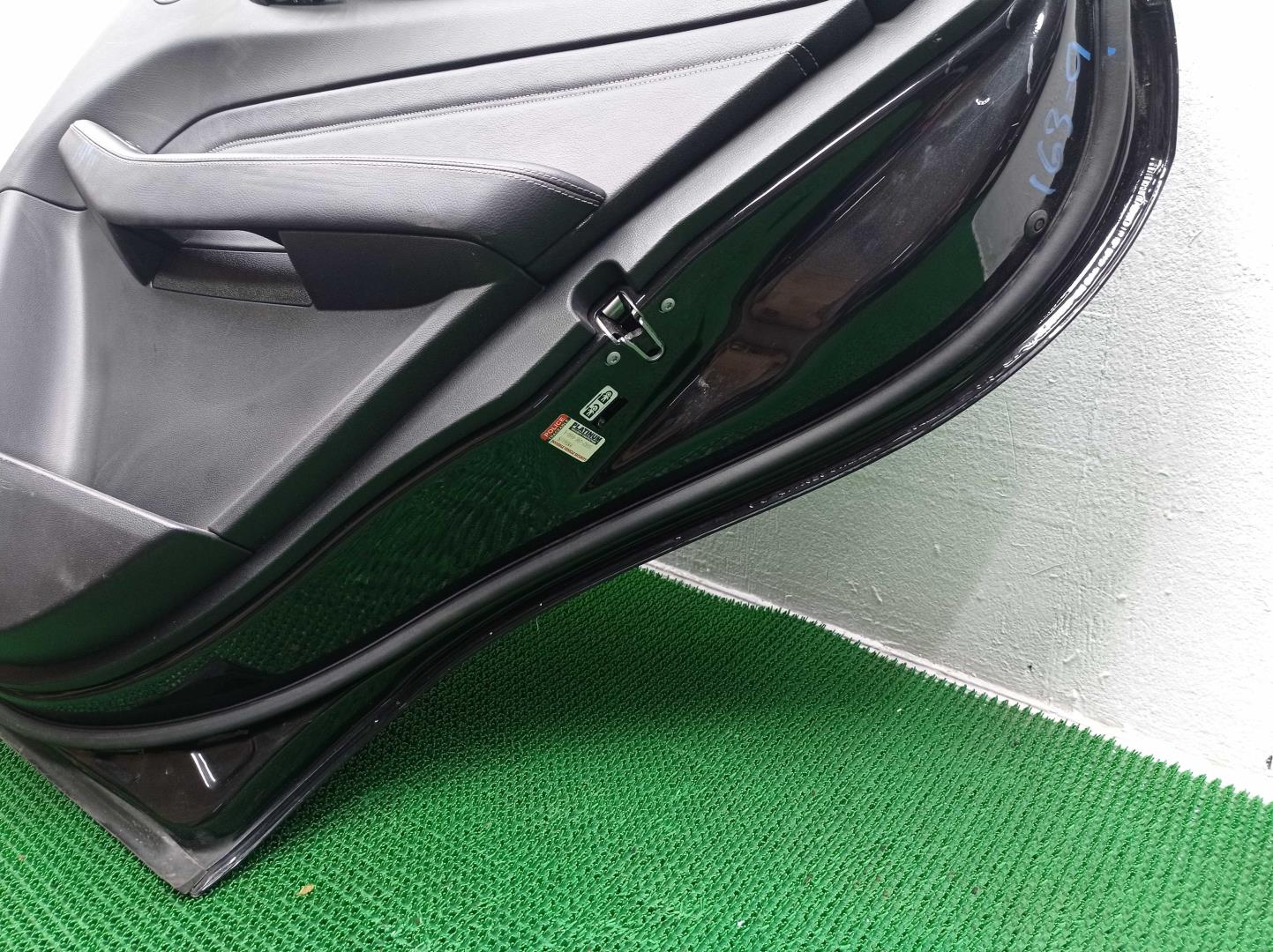 Дверь задняя правая