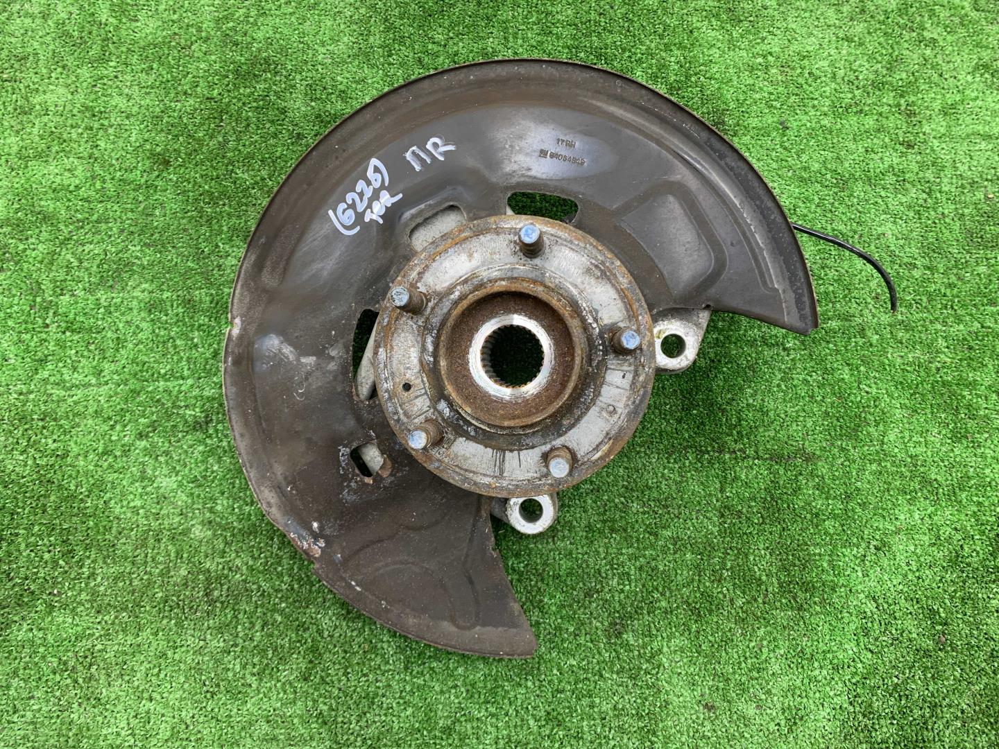 Кулак поворотный передний правый