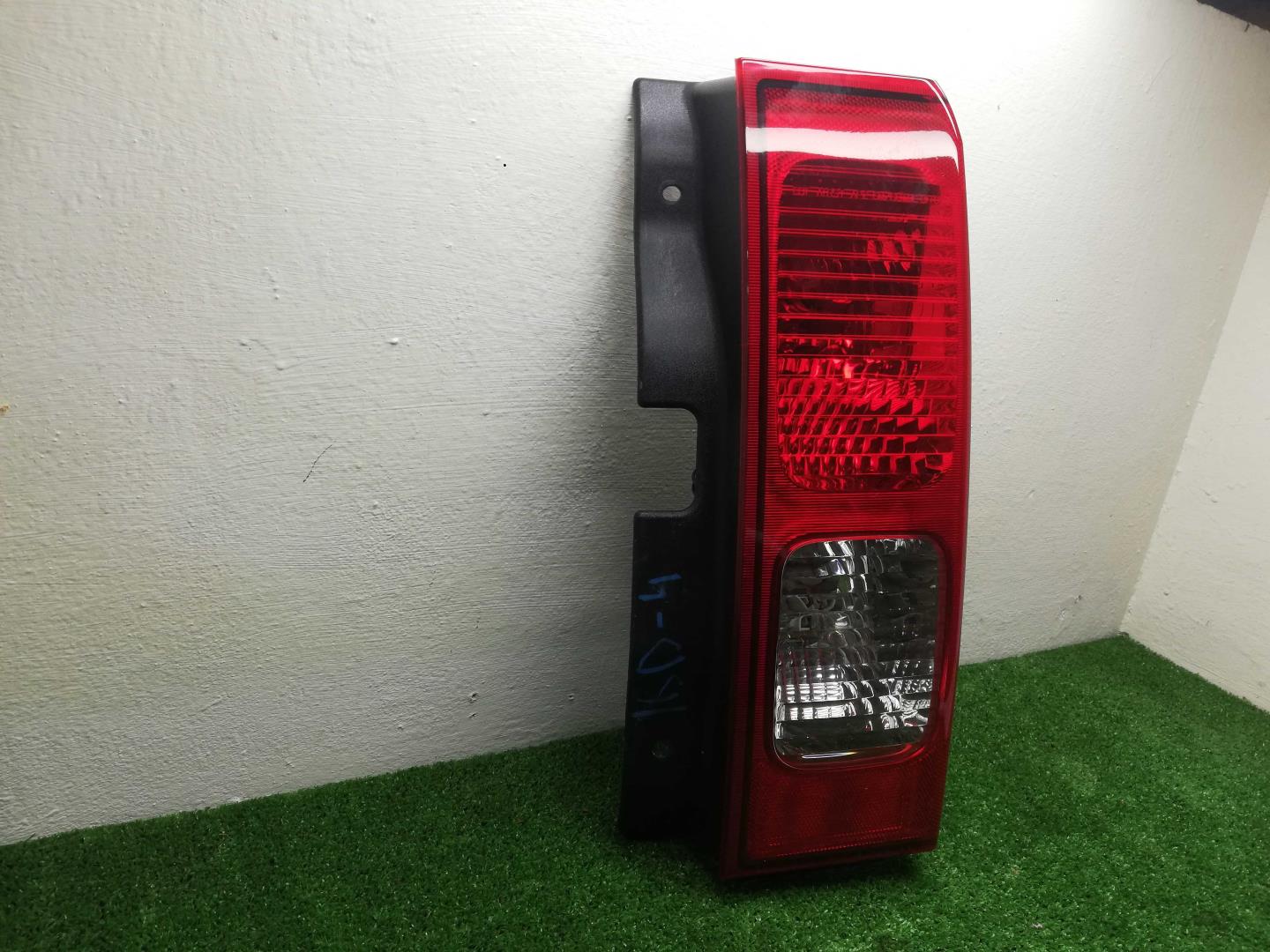 Фонарь задний наружный правый