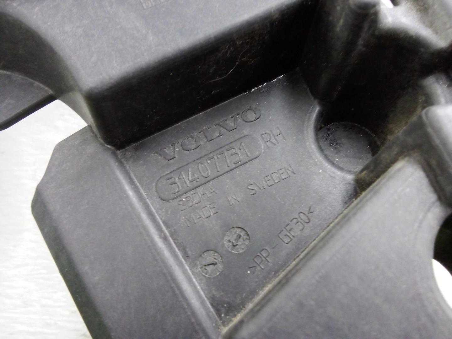 Кронштейн заднего бампера