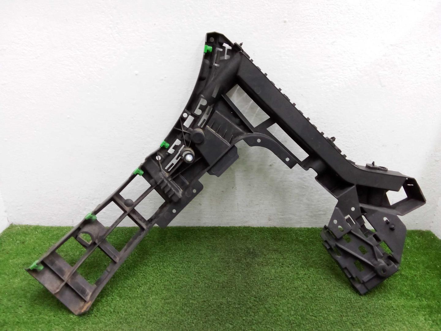 Кронштейн заднего бампера