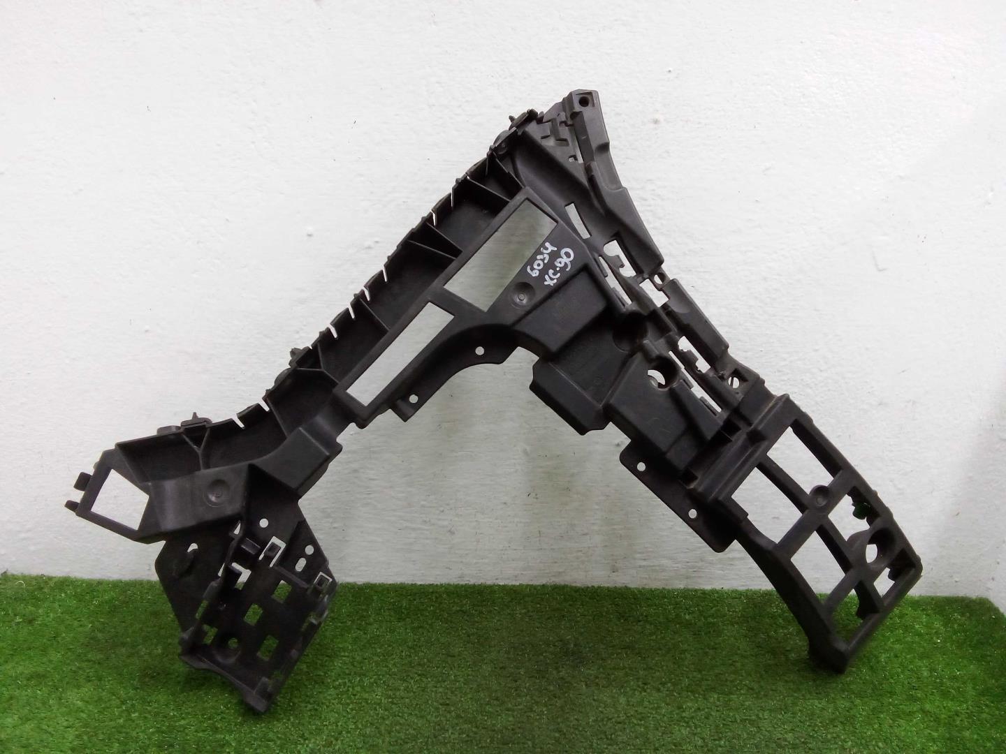 Кронштейн заднего бампера