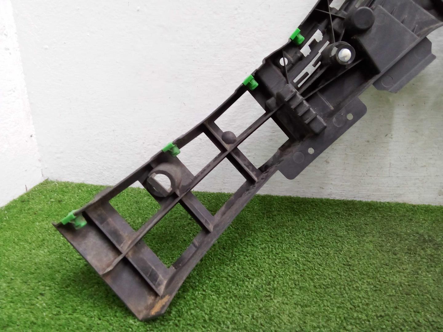 Кронштейн заднего бампера