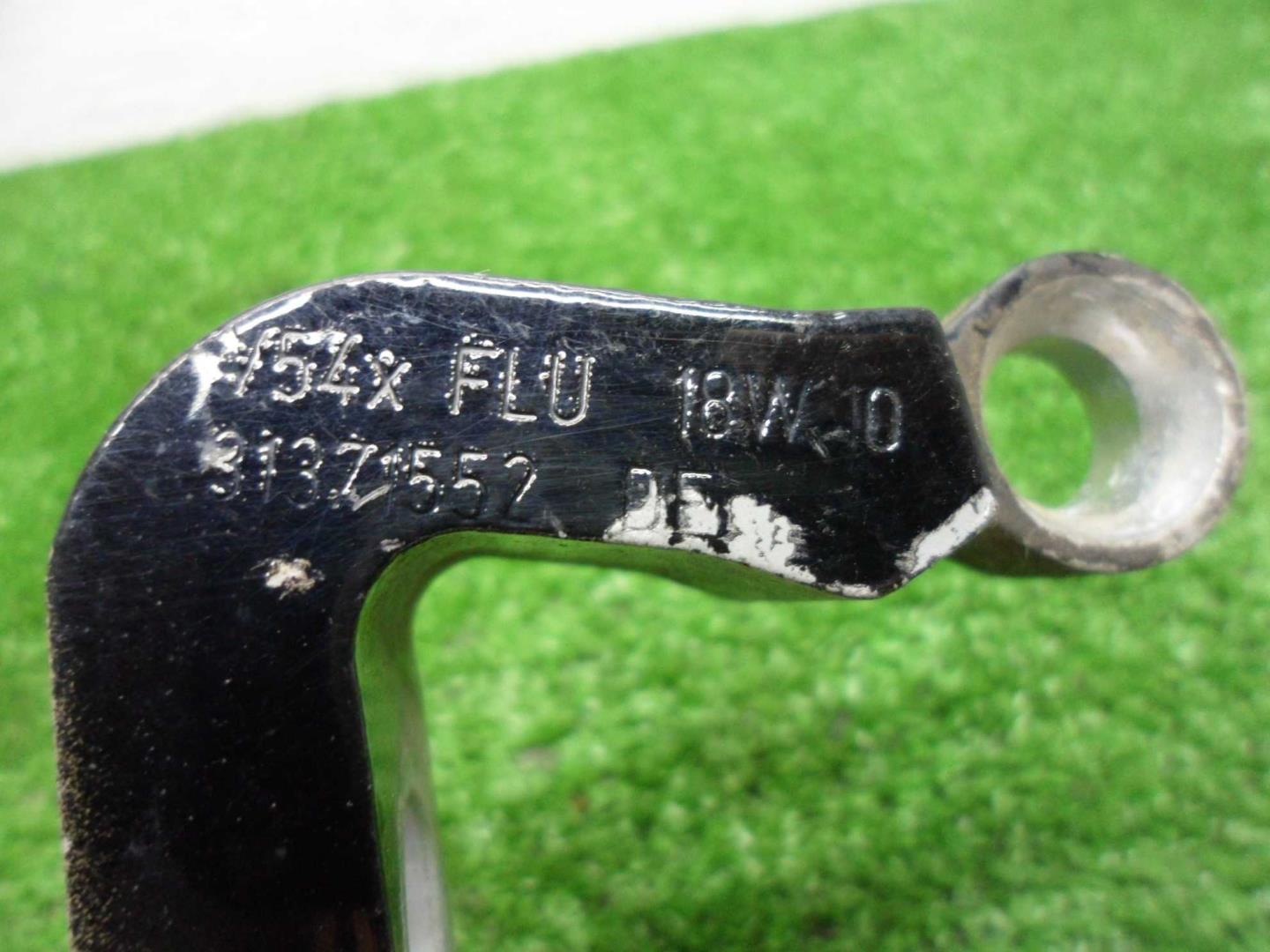 Петля двери передней