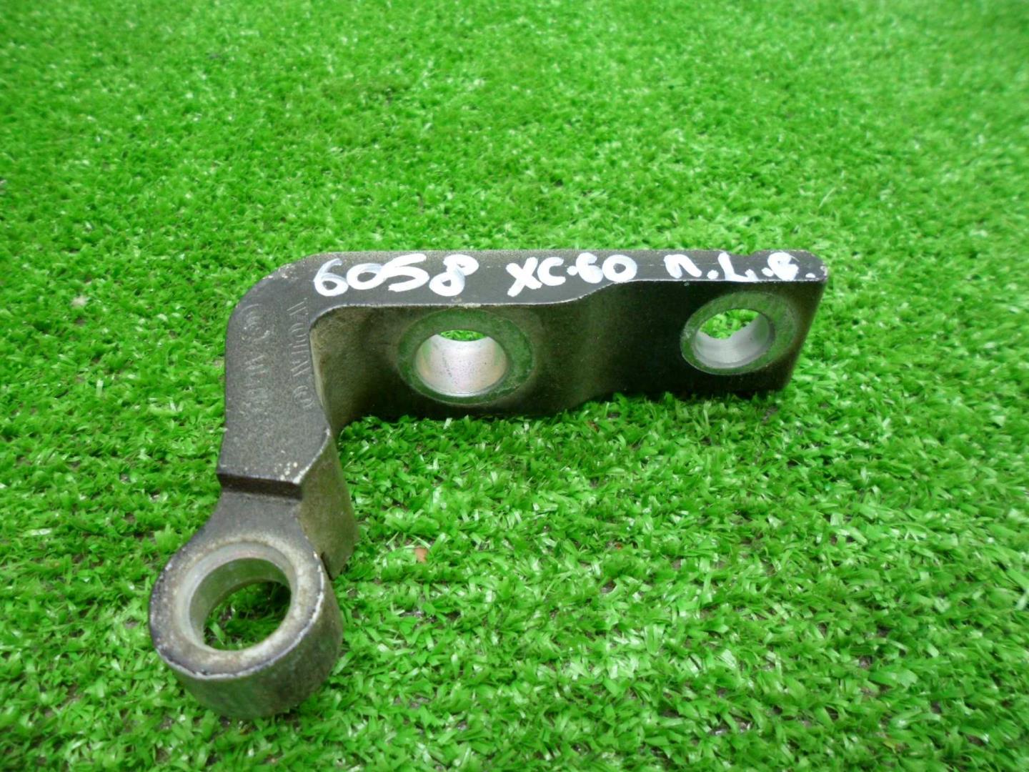 Петля двери передней