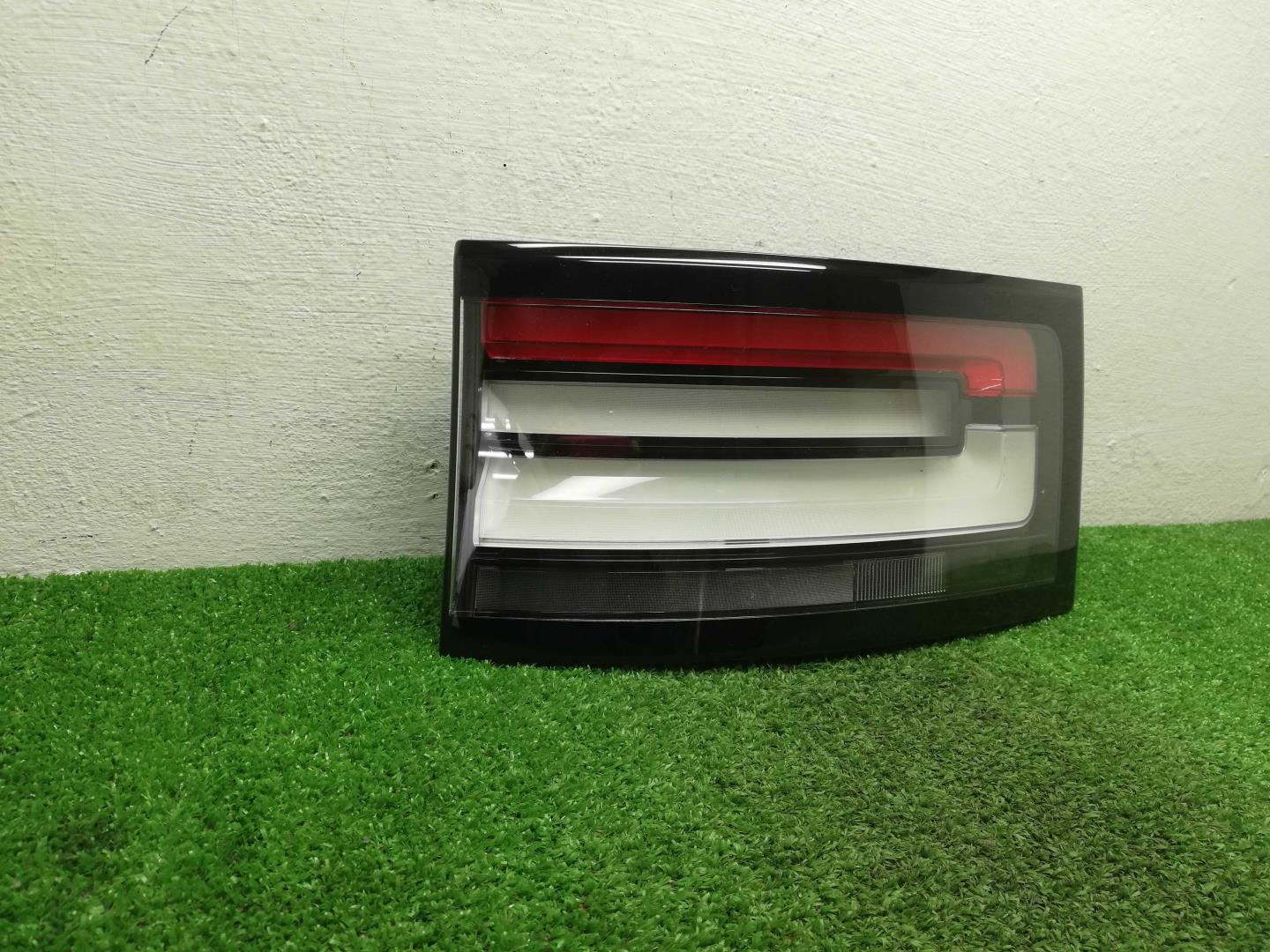 Фонарь задний внутренний левый