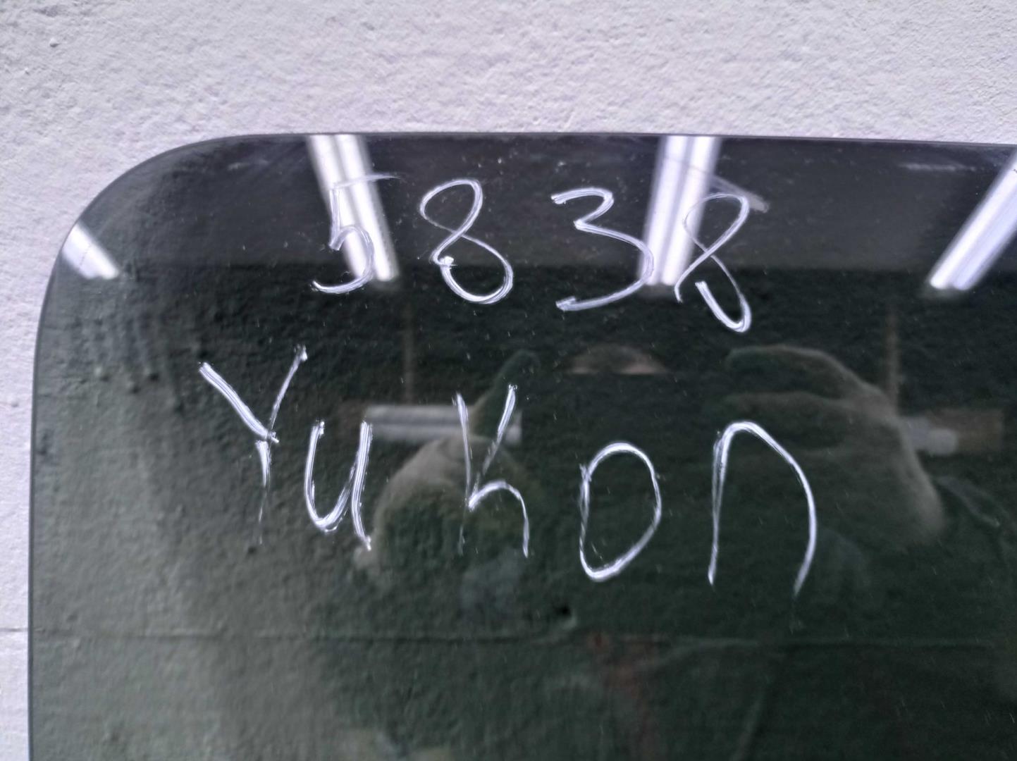 Стекло двери задней правой