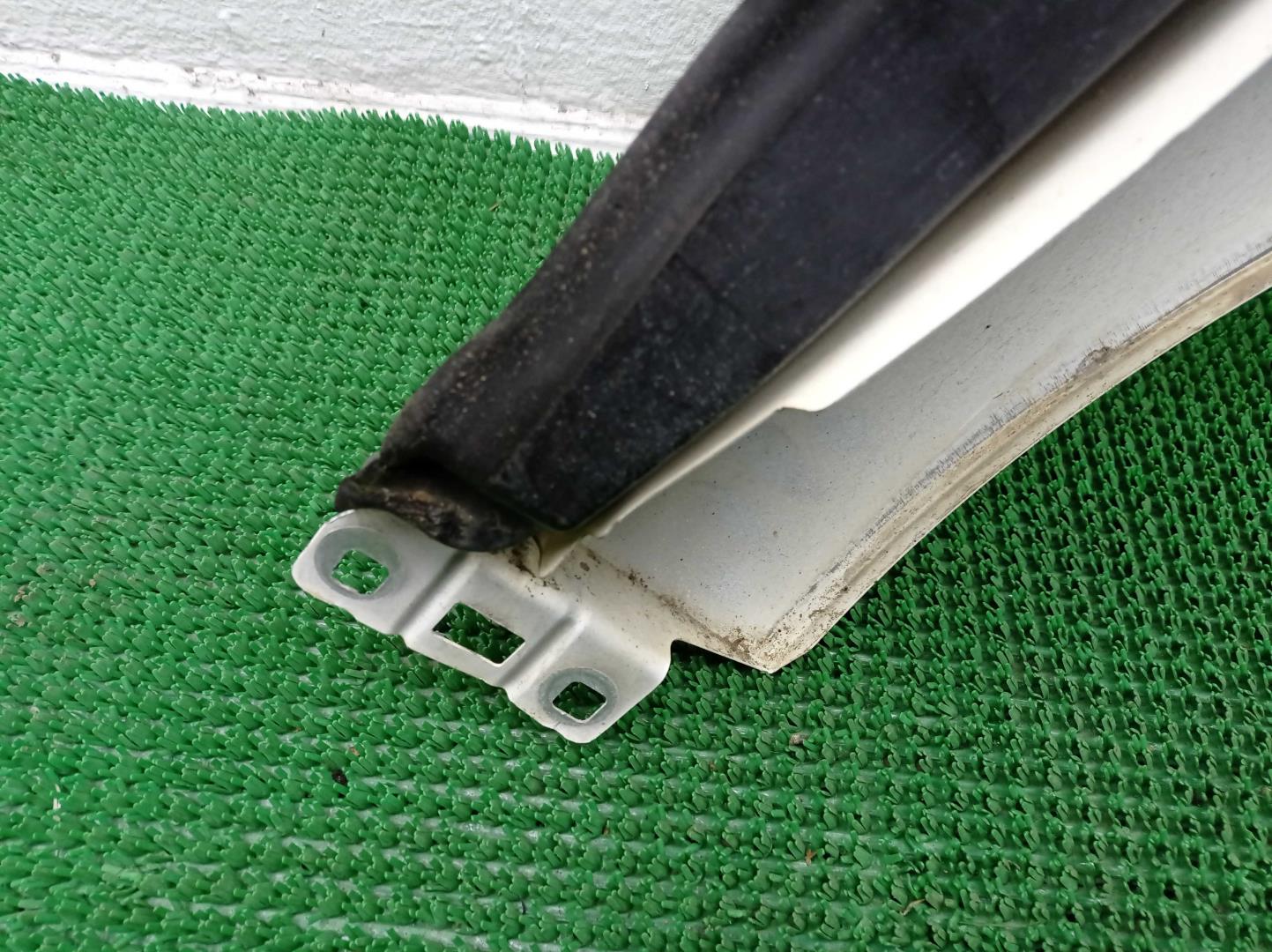 Крыло переднее левое