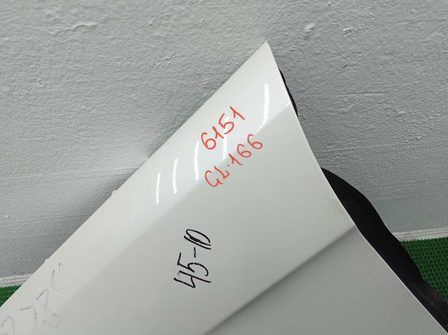 Крыло переднее левое