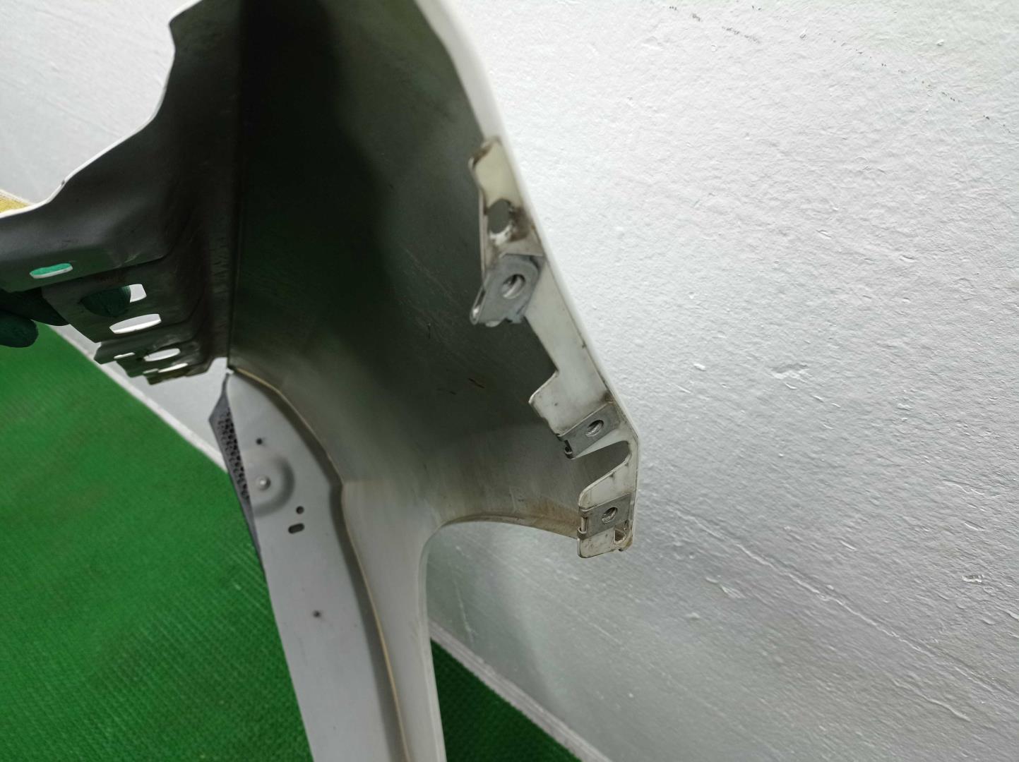 Крыло переднее левое