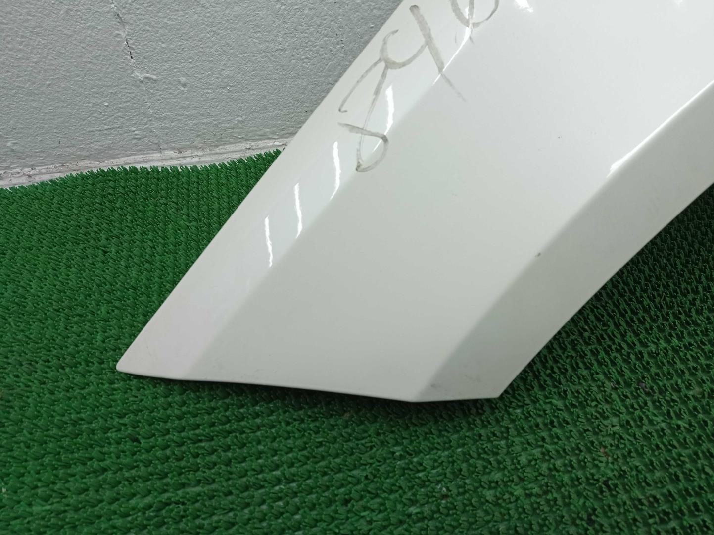 Крыло переднее левое