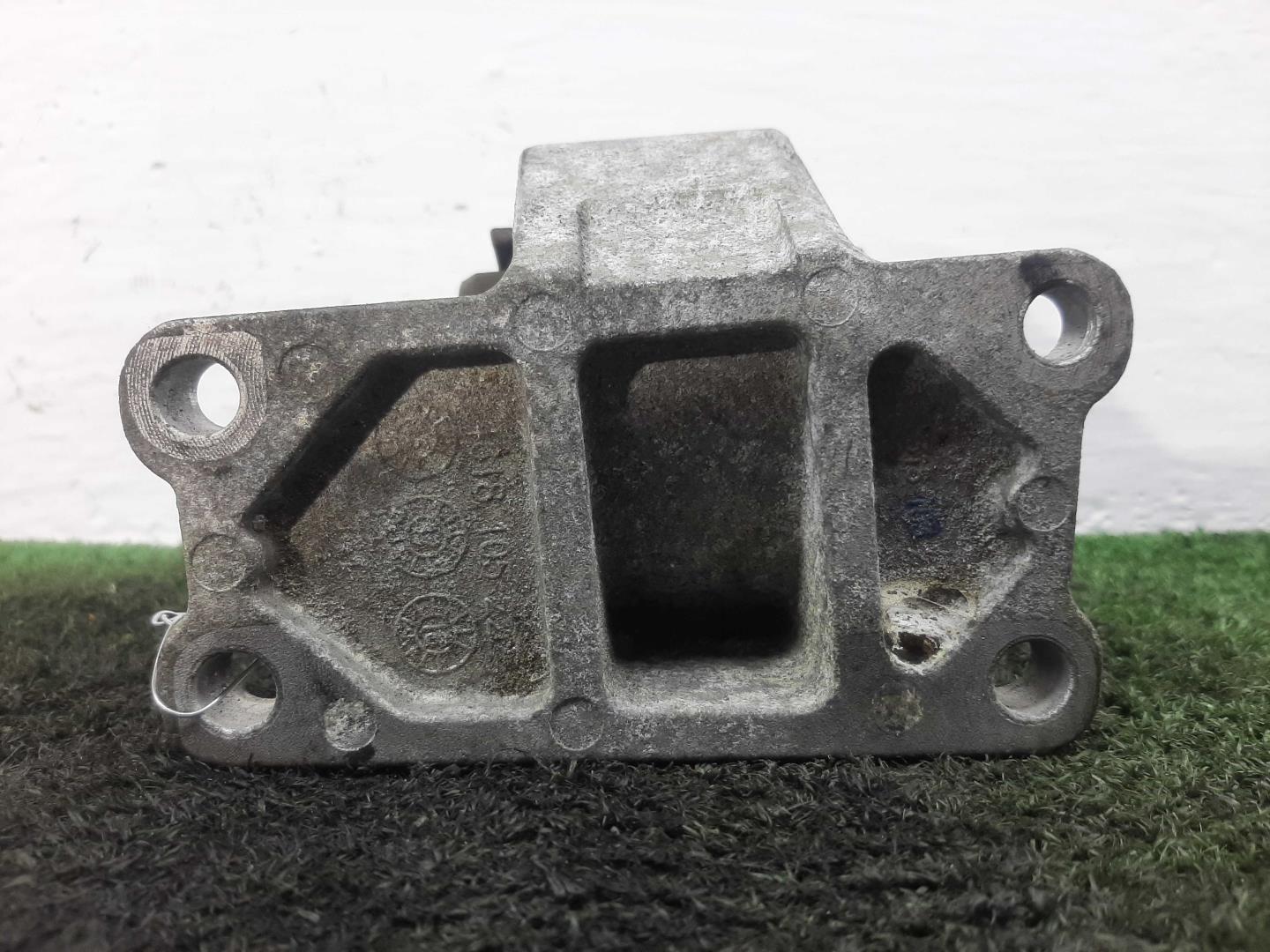 Опора двигателя