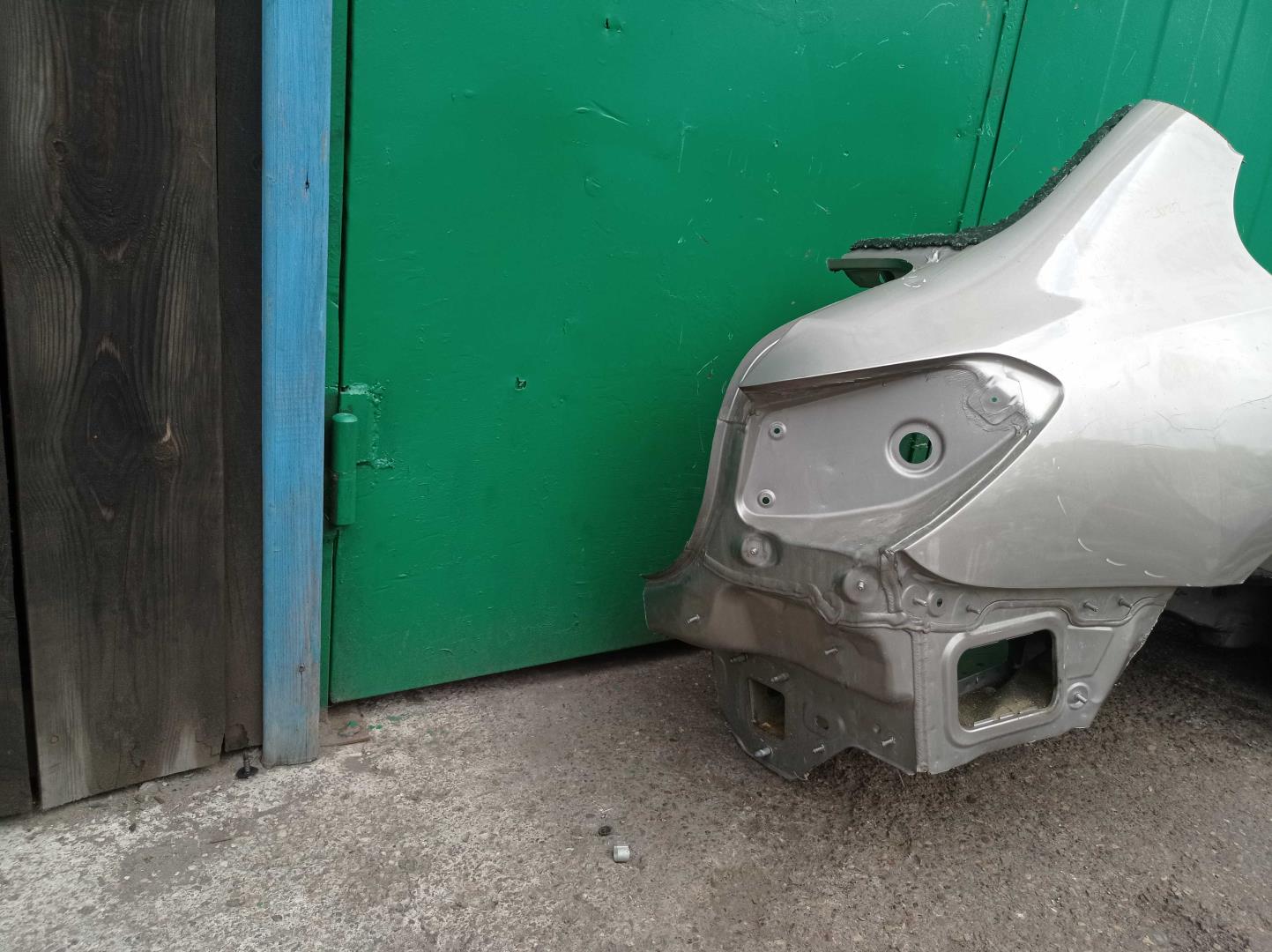 Крыло заднее правое