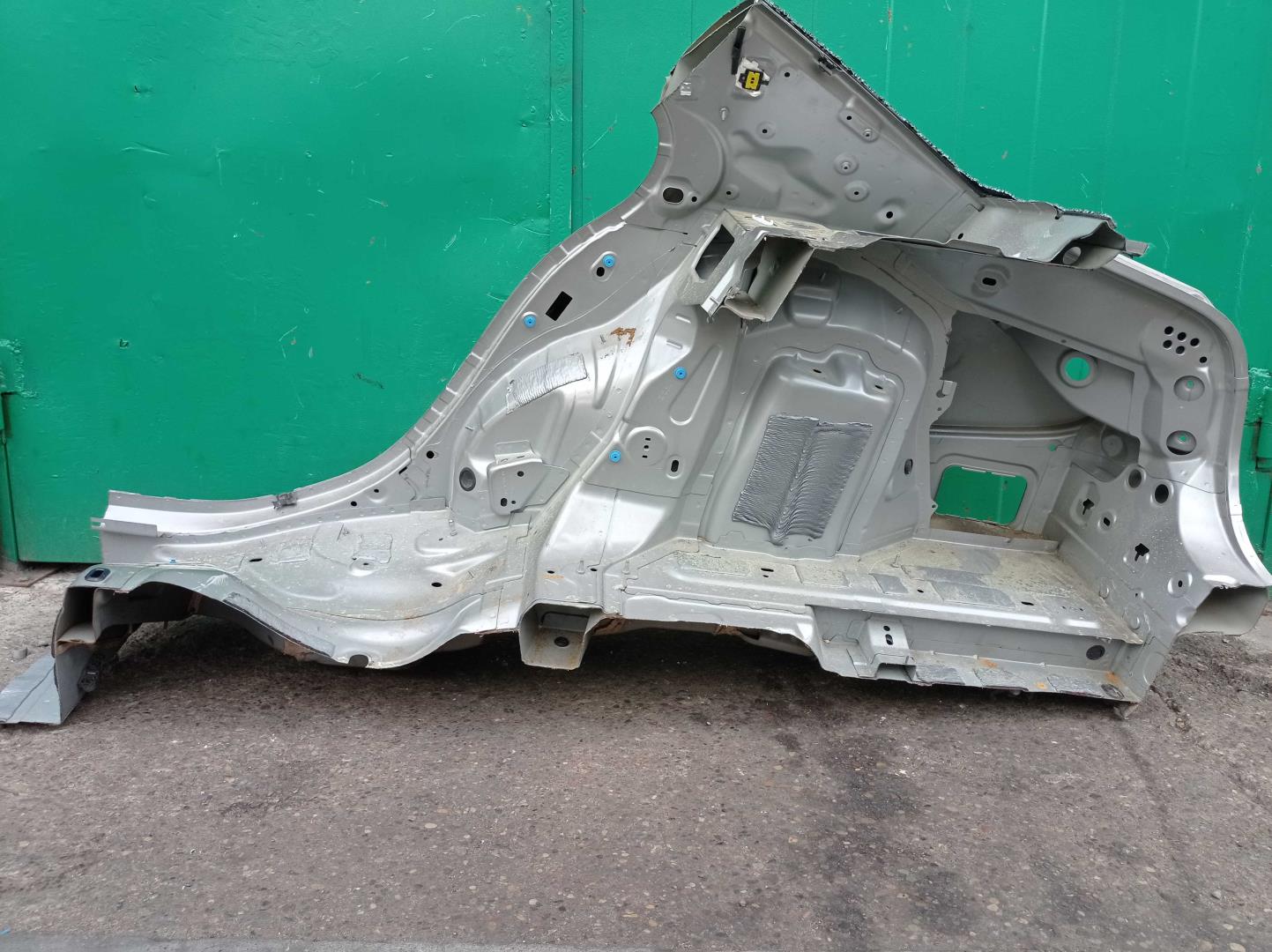 Крыло заднее правое