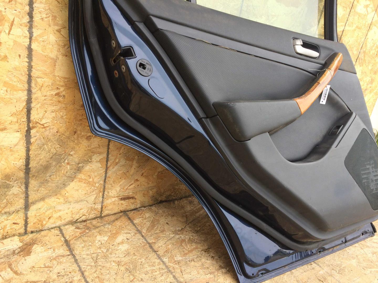 Дверь задняя левая