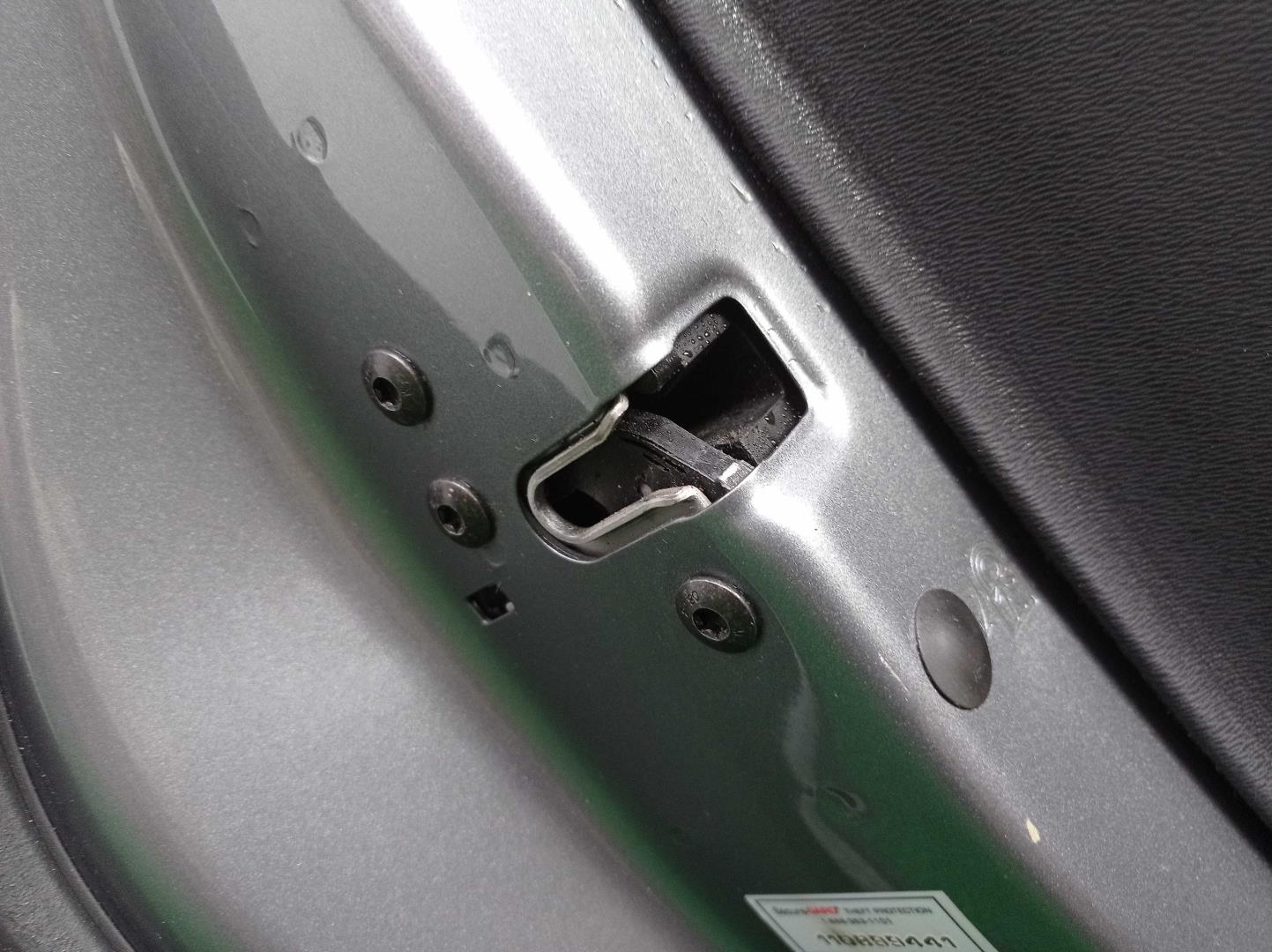 Замок двери задней левой