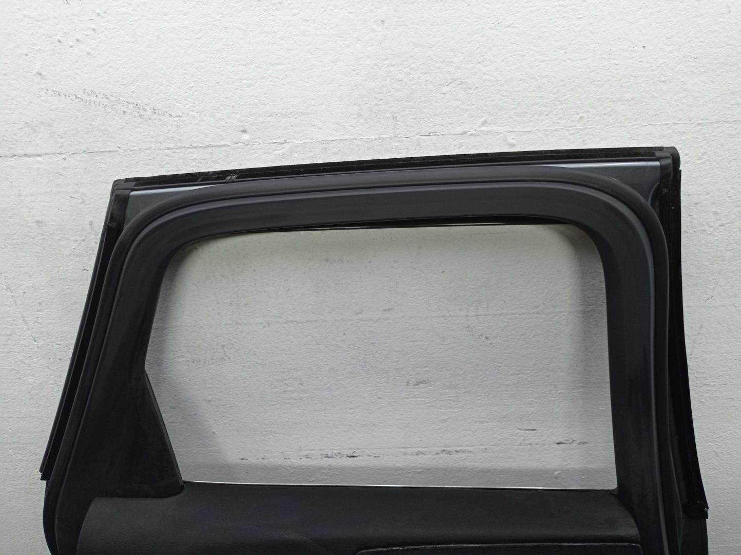 Замок двери задней левой