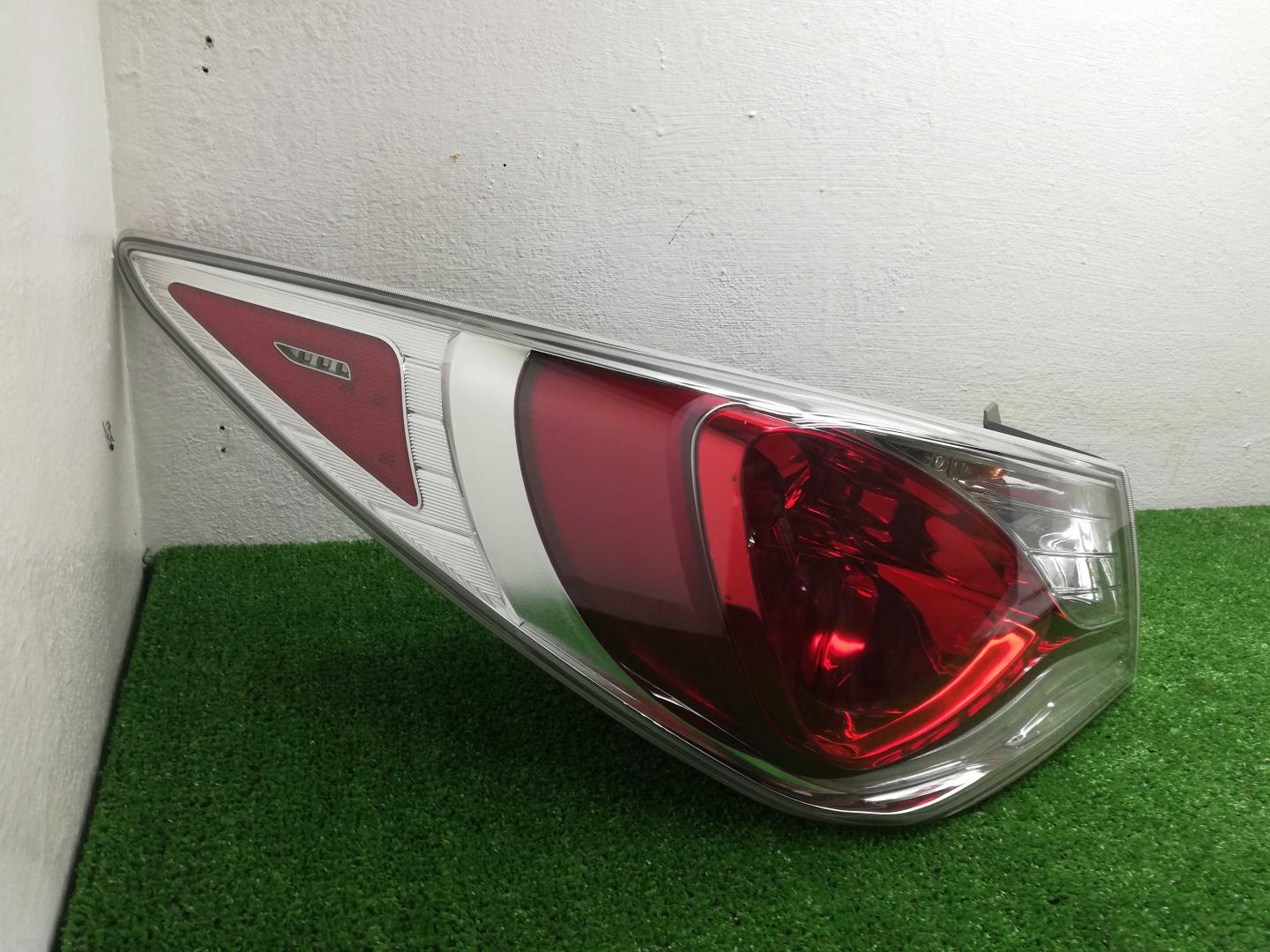 Фонарь задний наружный левый