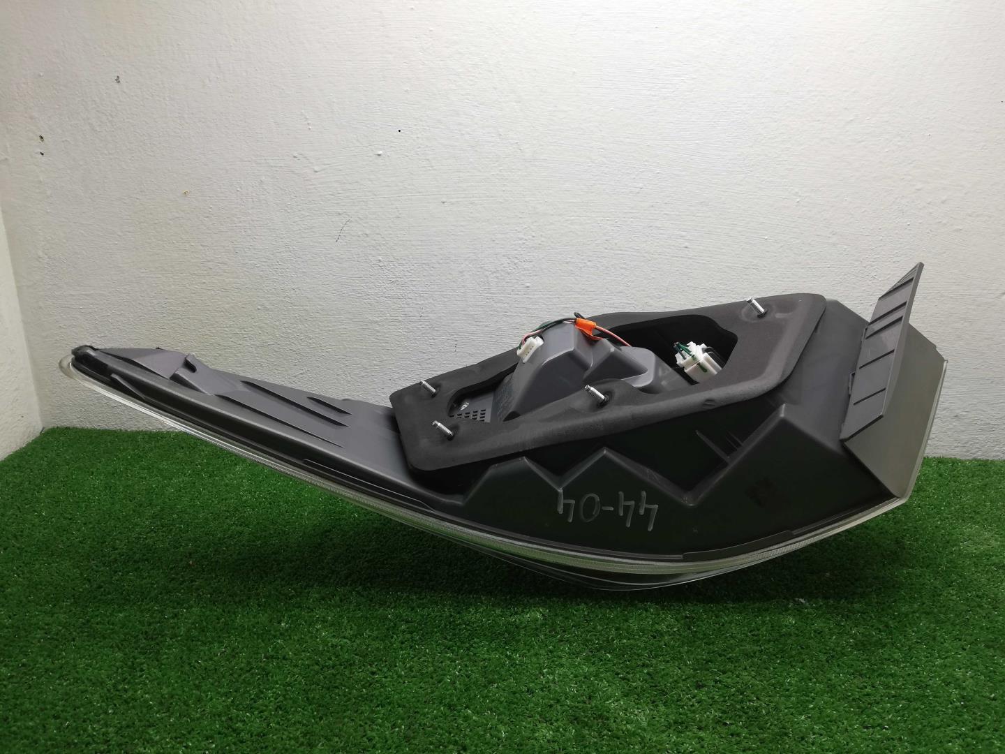 Фонарь задний наружный левый