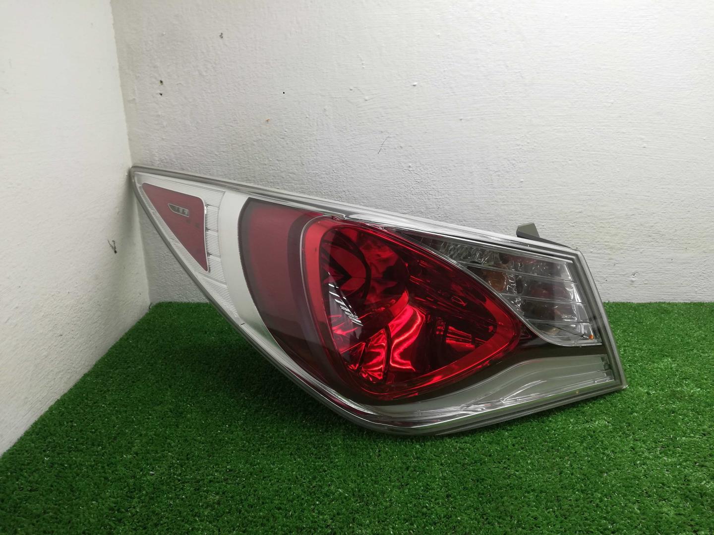 Фонарь задний наружный левый