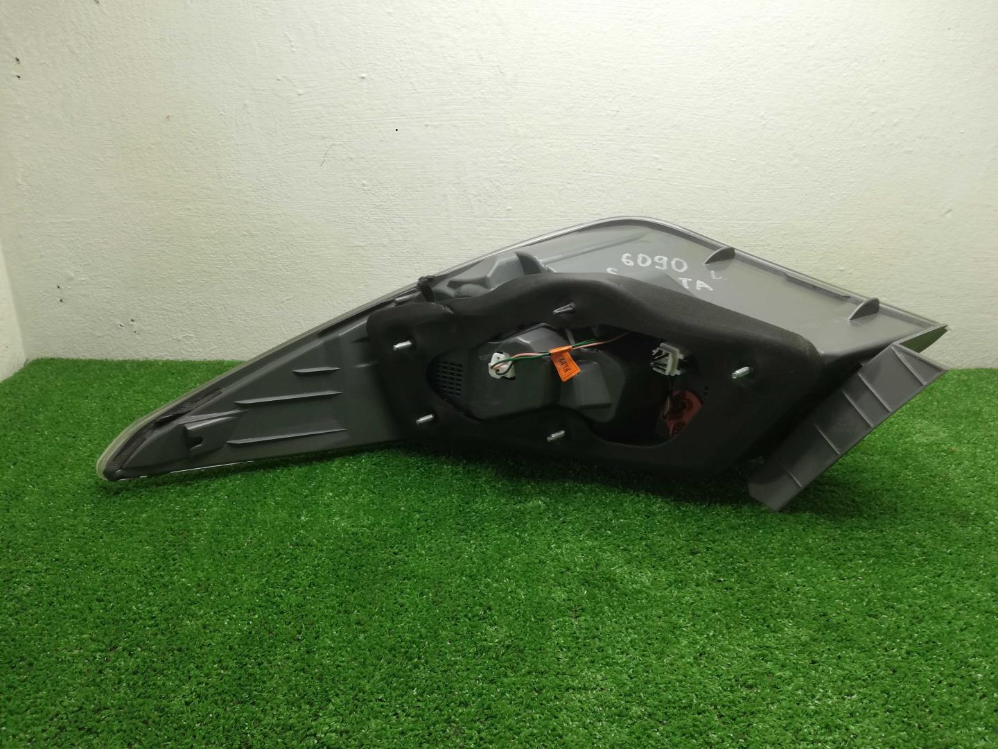 Фонарь задний наружный левый