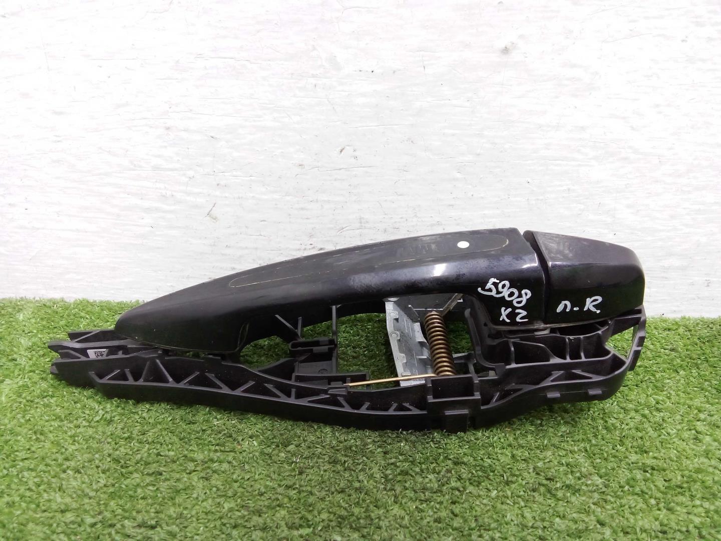 Ручка двери передней наружная правая