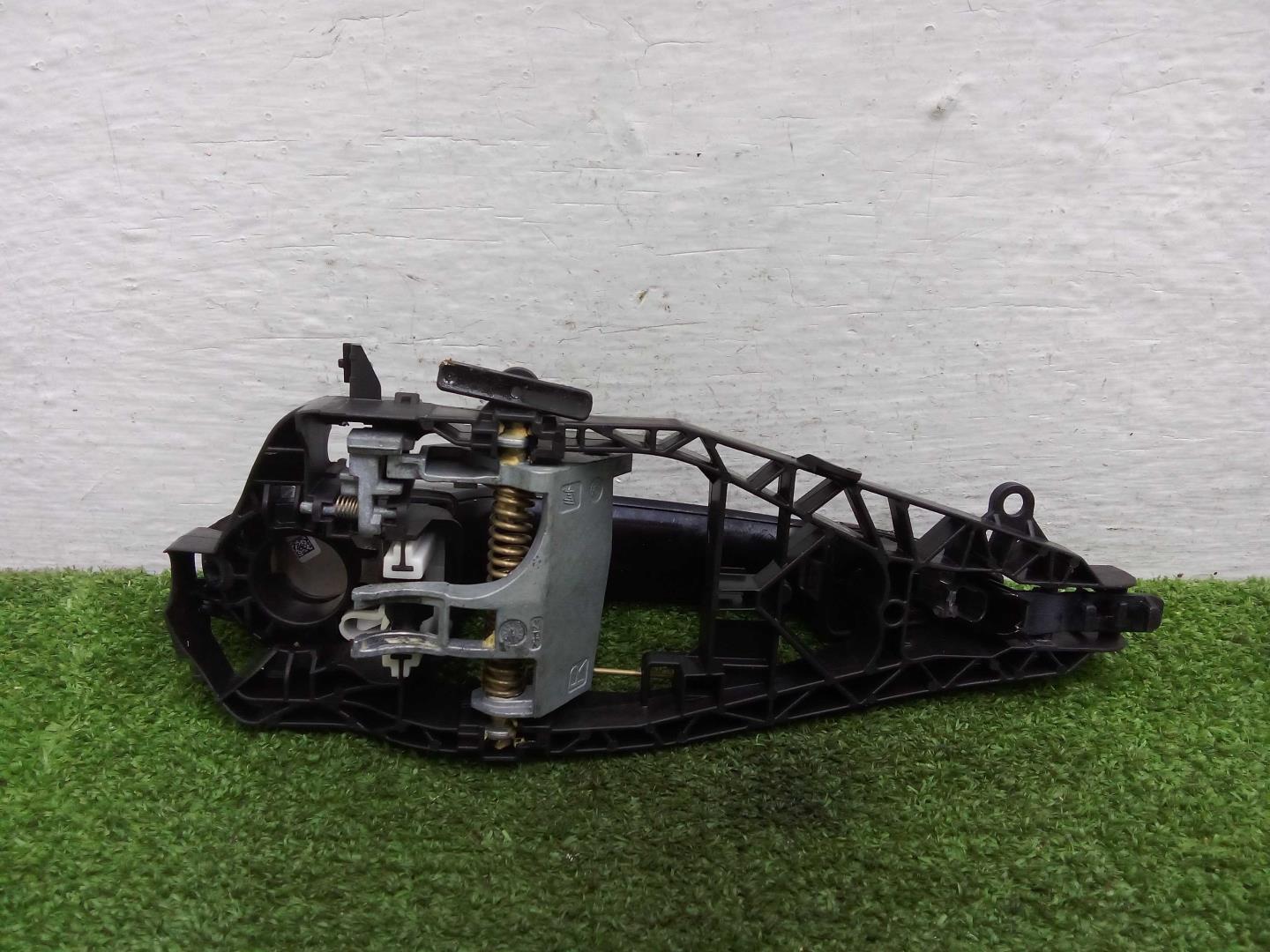 Ручка двери передней наружная правая