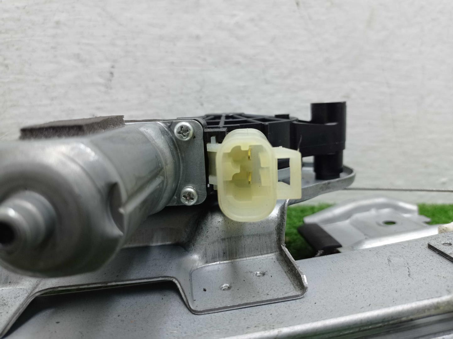 Стеклоподъемник электр. задний левый