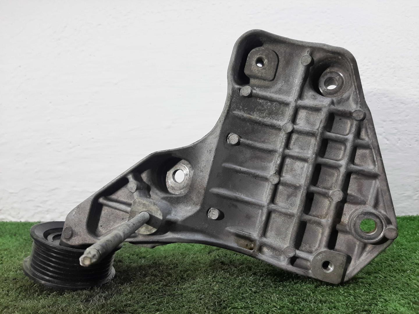 Кронштейн двигателя