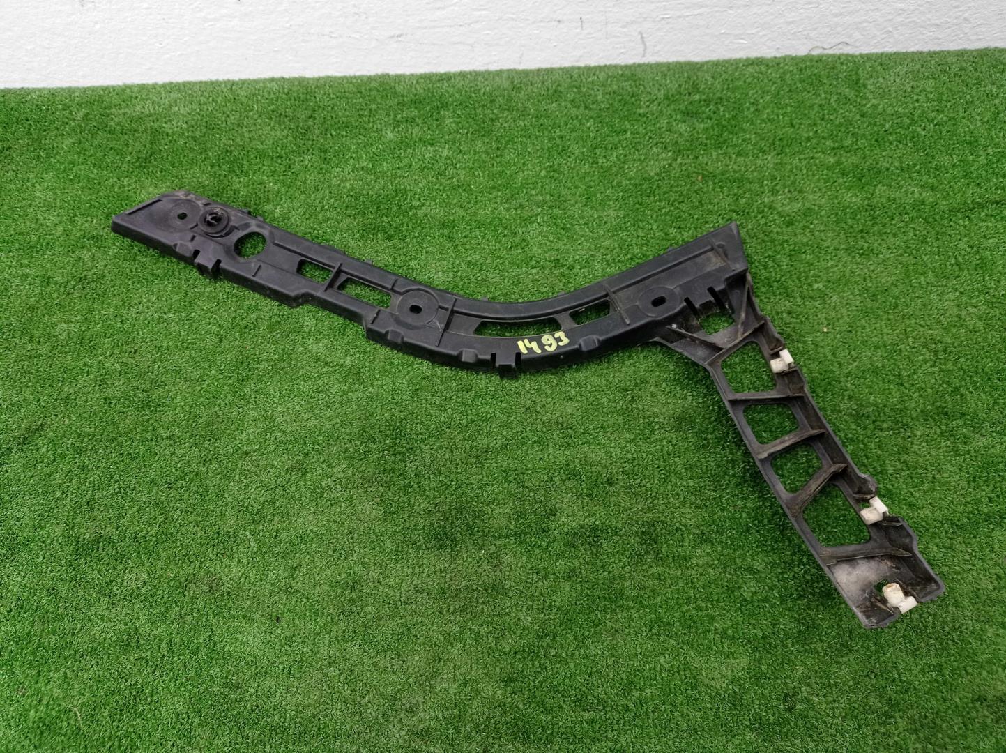 Кронштейн заднего бампера