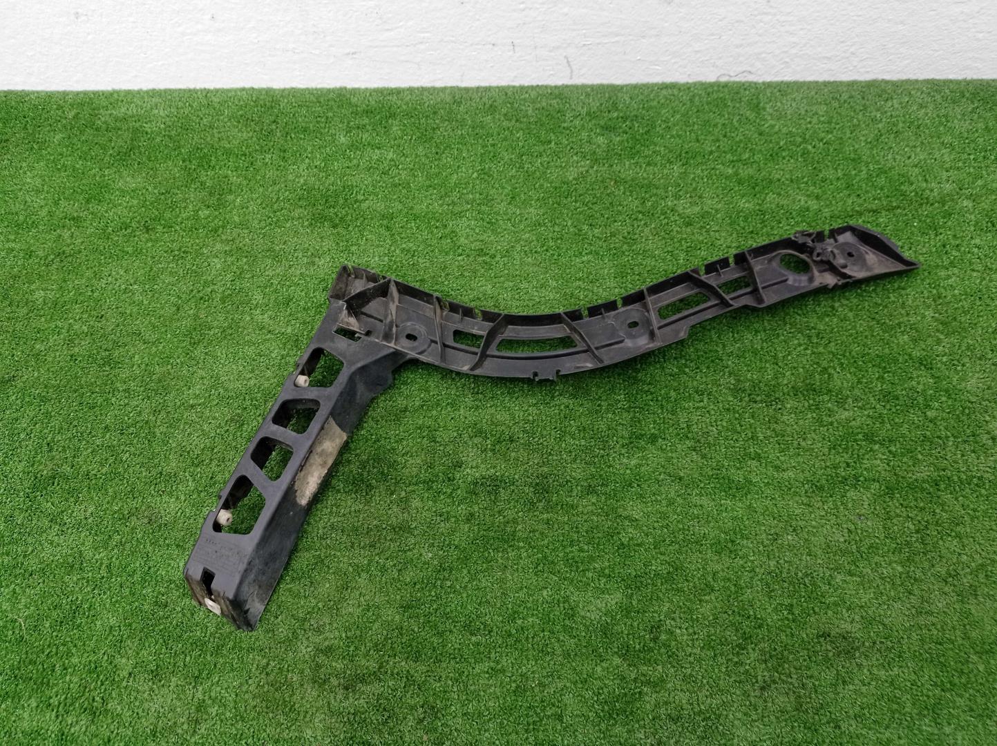 Кронштейн заднего бампера